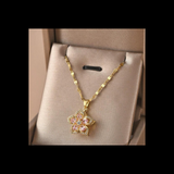 Light pink rotating flower necklace 