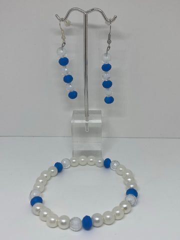 White pearl set with blue